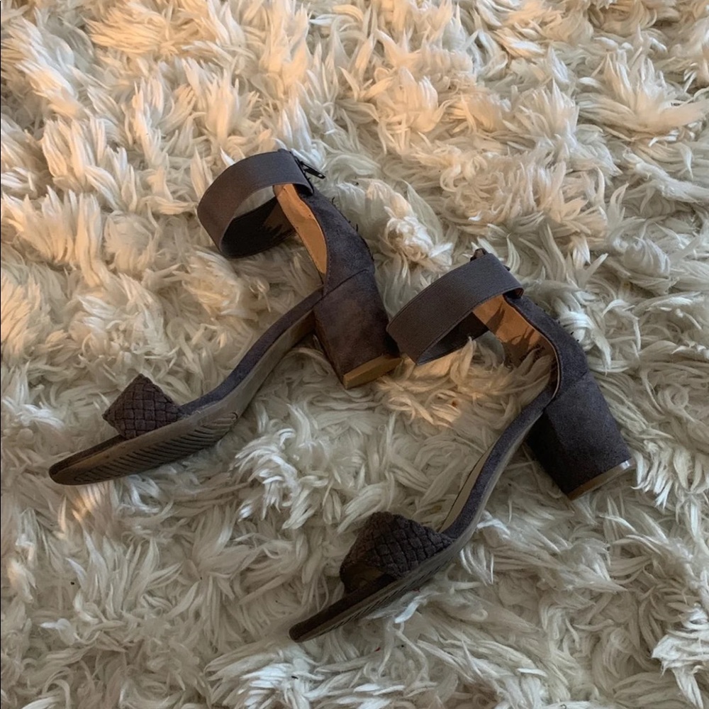 Heels - Picture 2 of 5